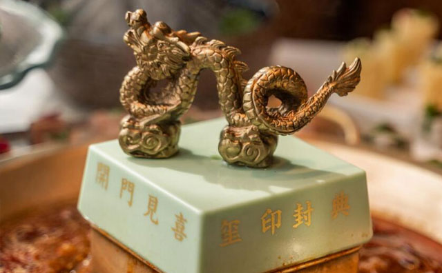 來朝天門吃火鍋，感受火鍋界的顏值天花板！