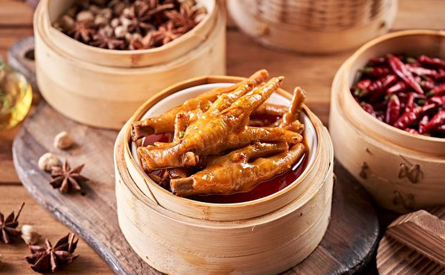 爺爺那輩鹵味火鍋，小火慢鹵以鹵聞名