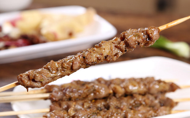 如何才能烤出更美的羊肉串，烤羊肉串的做法技巧