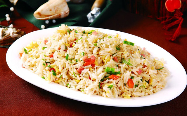 炒飯的做法，炒飯?jiān)趺醋龊贸? title=