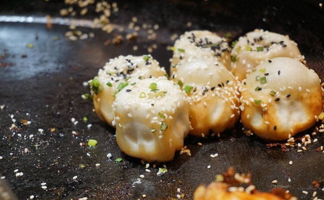 在家做生煎包，掌握這四個(gè)小技巧又香又脆汁又多