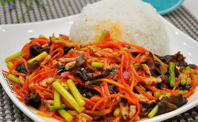 我想白手起家做餐飲，我應(yīng)該怎么辦