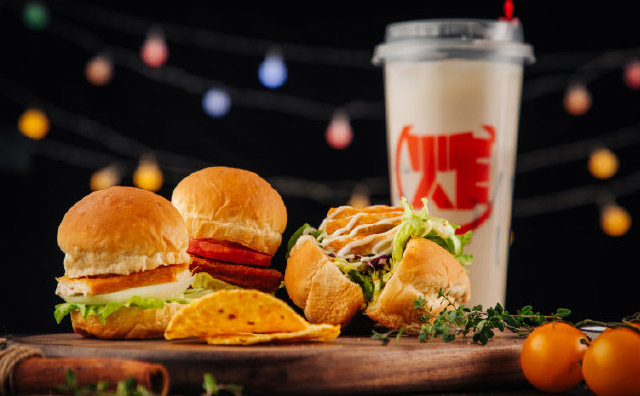 漢堡中間夾的肉叫什么名字，好奇心點(diǎn)亮生活