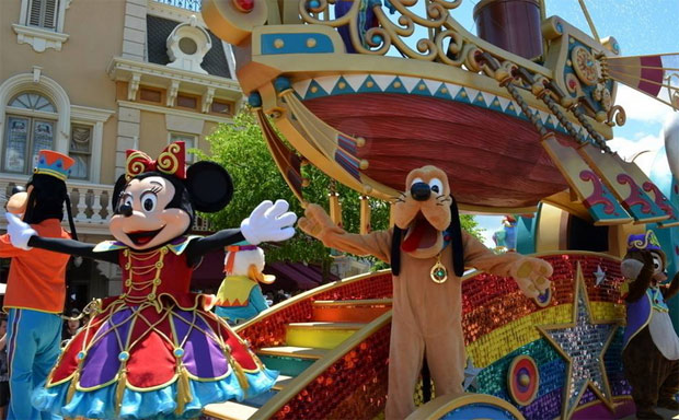 誰給了迪士尼“禁帶飲食”“翻包檢查”的權(quán)力？