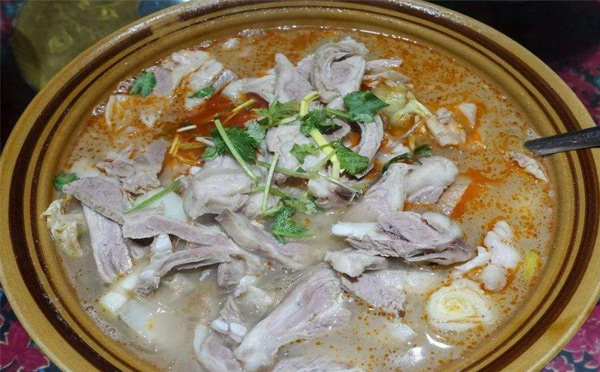 羊雜湯一碗多大利潤，賣羊湯可以一個人干嗎?