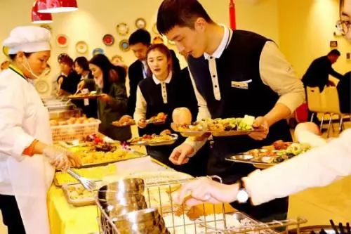 想要員工為餐廳賣命 就得給他們賞三個機(jī)會！