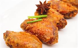 拔戒排骨，炸著排骨肉條，想著嫦娥妹妹