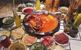 李八哥火鍋俱樂部，打小麻將，喝蓋碗茶，吃李八哥