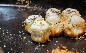 在家做生煎包，掌握這四個小技巧又香又脆汁又多