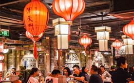 火鍋店如何喚醒年輕人的消費興趣？